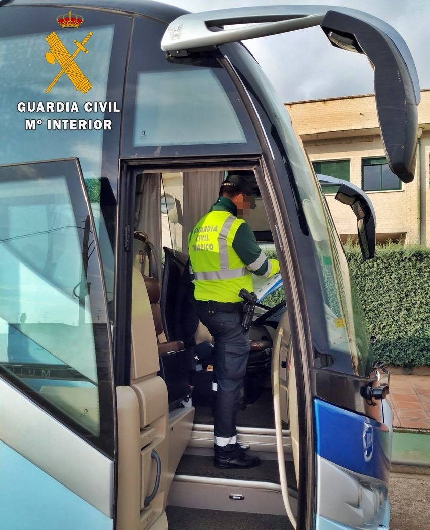Un conductor de autobús de transporte escolar da positivo en drogas en la zona de Olivenza