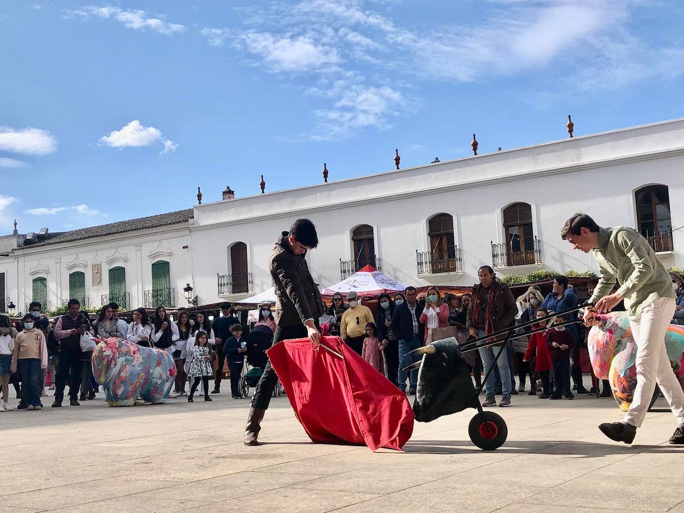 La Escuela Taurina de Badajoz en la Feria del Toro de Olivenza hace una exhibición de toreo de salón