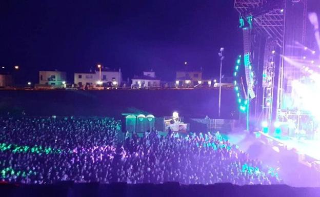 El concierto de Manuel Carrasco llena el recinto ferial de Olivenza con más de ocho mil personas