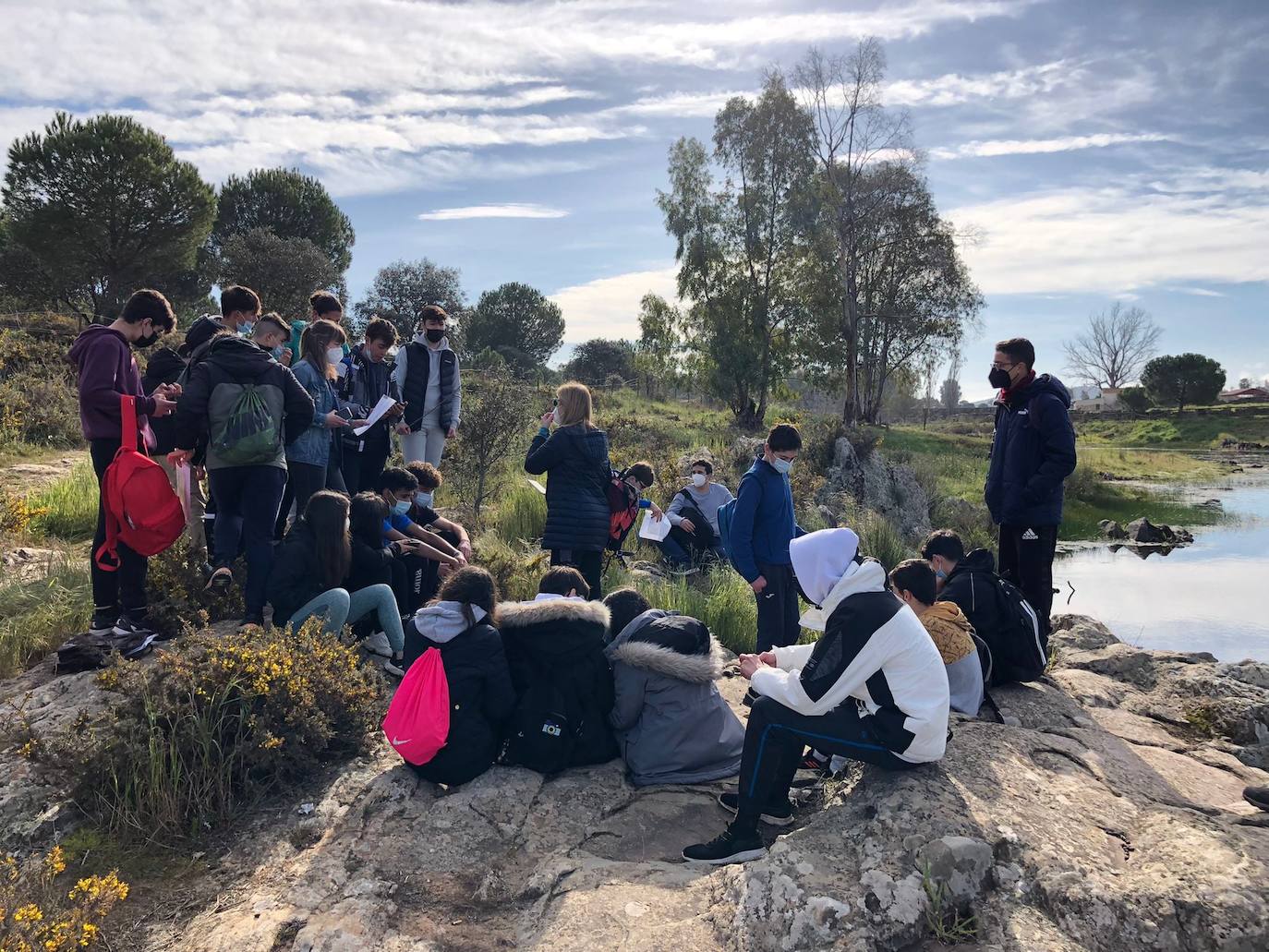 'Basuraleza Olivenza' enseña a escolares sobre el cuidado del entorno natural