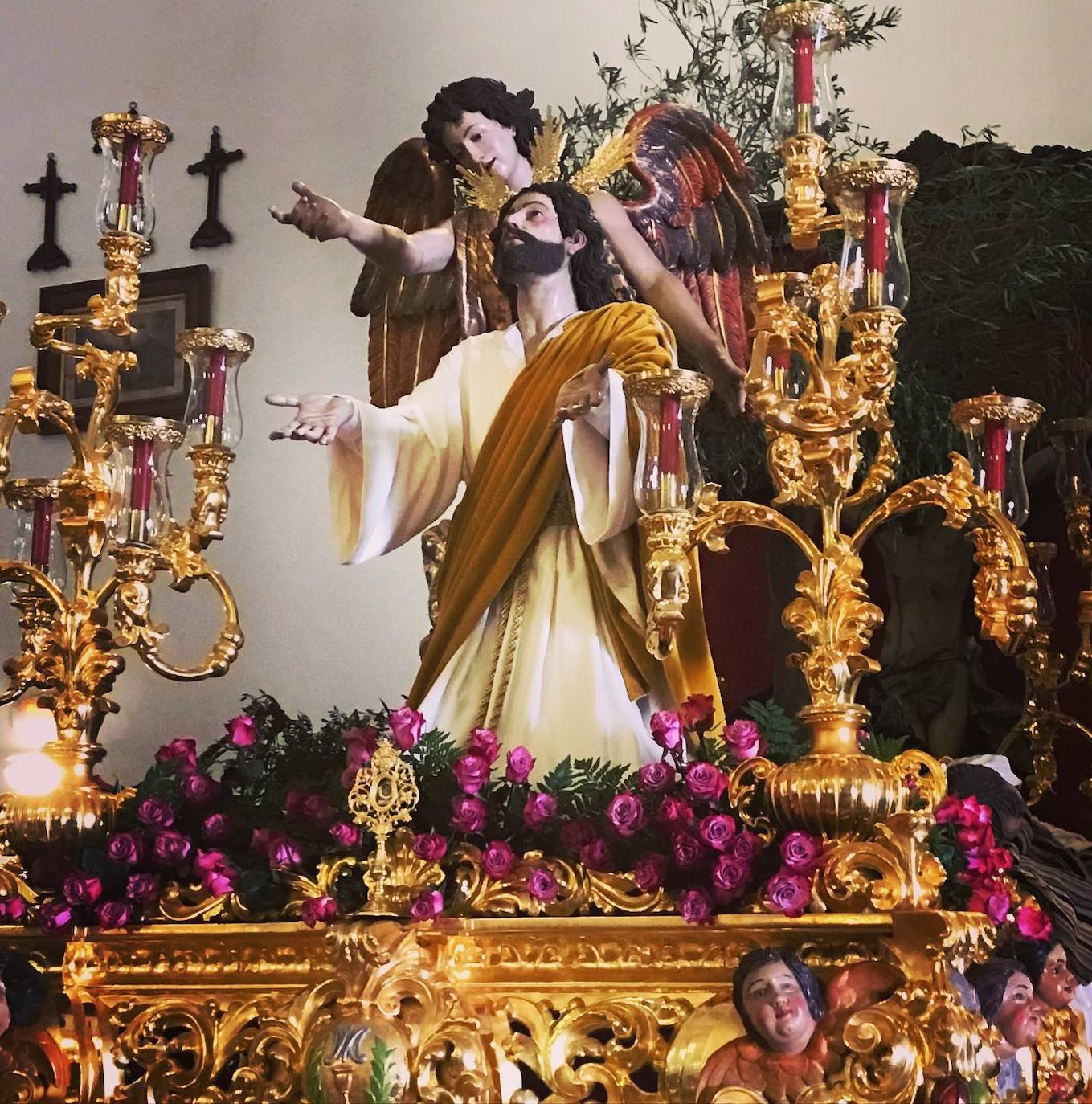 Todo a punto para la estación de penitencia de 'Los Coloraos' de este Martes Santo