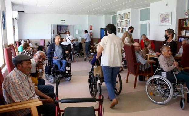 La campaña de vacunación gripe-covid comienza por los Centros de Mayores y de Discapacidad