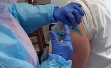 Los usuarios de la Residencia de Mayores son los primeros vacunados de la gripe-covid