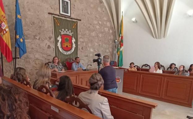 Los nuevos empleados fijos municipales toman posesión de sus puestos