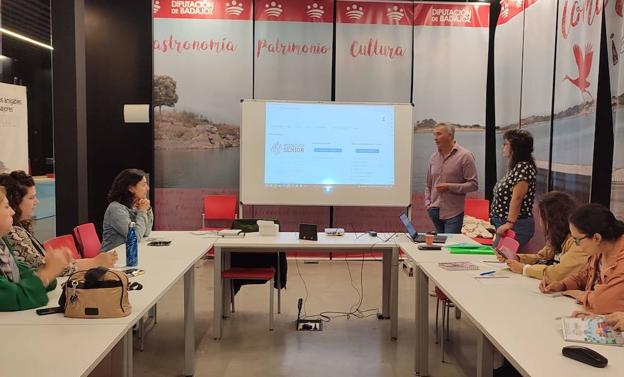 El Cid de Olivenza ha acogido nuevas reuniones comarcales del proyecto 'Espacio Senior'