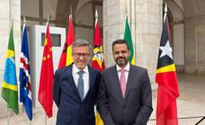 El regidor se reúne con su homólogo de Lisboa de camino a la XXXVIII Asamblea General de la UCCLA