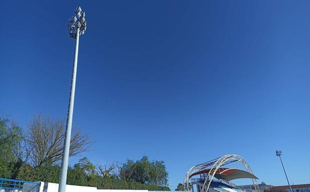 La renovación de los focos del Campo de Fútbol de césped natural supondrá una inversión de 58.523 euros