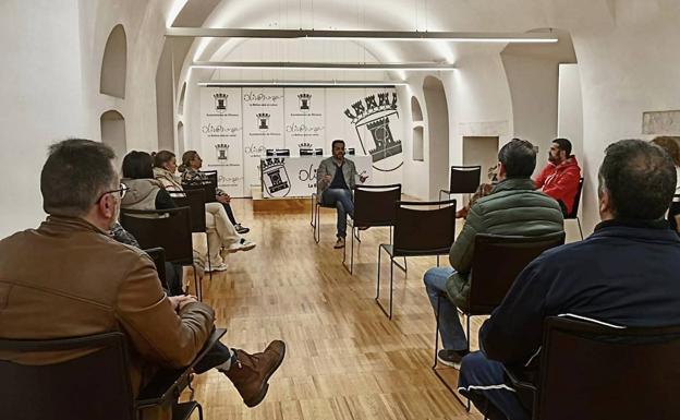 El Ayuntamiento expone sus propuestas para el fomento del consumo navideño a los comerciantes