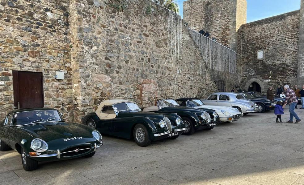 El Club Jaguar de Portugal tomó el casco antiguo con sus joyas automovilísticas