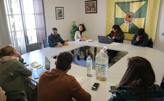 El Ayuntamiento aborda el problema del agua turbia en el suministro