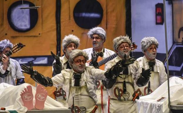 Las murgas oliventinas 'Los 3W' y 'Los Camballotas' pasan a la final del COMBA 2023
