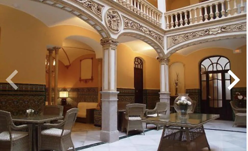 El palacete del siglo XIX vuelve a abrir sus puertas con la nueva gestión de Olivenza Palacio
