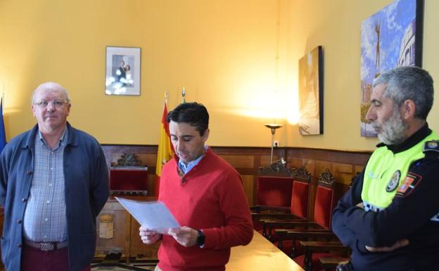 La plantilla del Cuerpo de Policía local cuenta con un nuevo agente y un nuevo Jefe