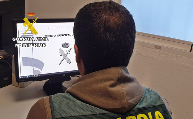 La Guardia Civil esclarece la sustracción de 5.000 euros del interior de un vehículo estacionado en Puebla