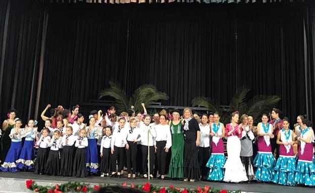El grupo de sevillanas de Carmen protagonizó una gala solidaria contra el cáncer