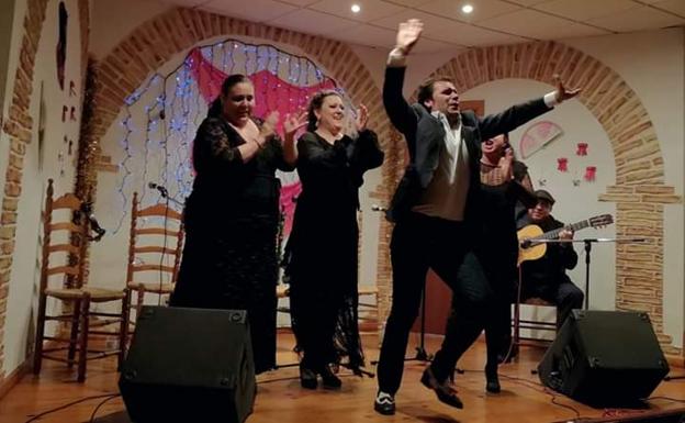 La zambomba jerezana conquistó al público de la Peña Flamenca