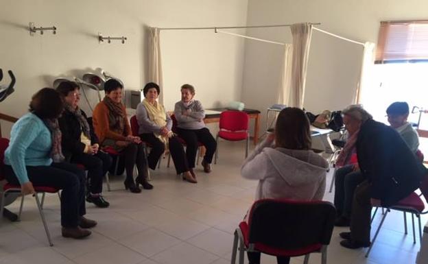 La localidad acoge un taller de movilidad para personas mayores