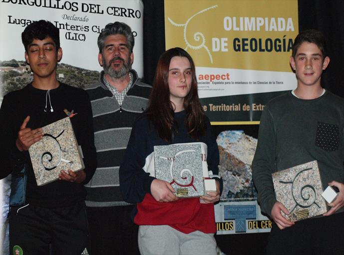 El Ayuntamiento cedió un año más los trofeos para la Olimpiada de Geología