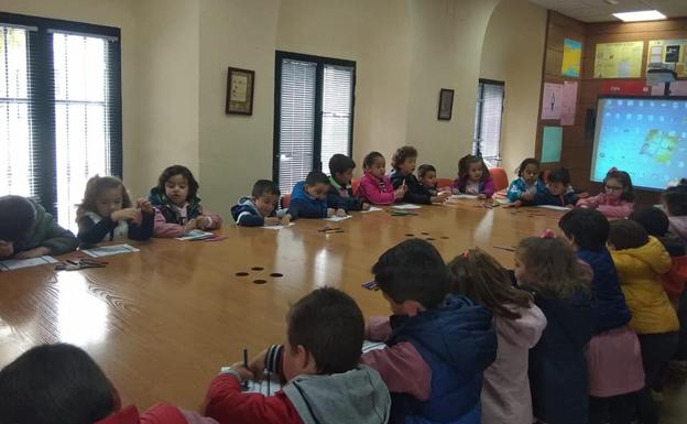 La localidad conmemoró el Día del Libro a través de los cuentos clásico