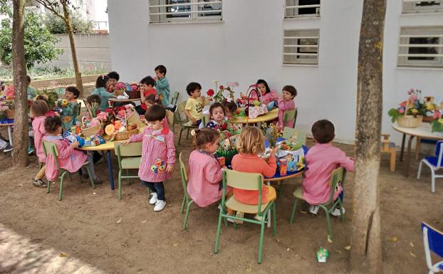 La Escuela Infantil por fin pudo celebrar su fiesta de la primavera con la llegada del sol