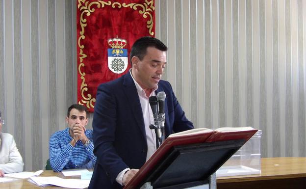 Raimundo Dávila toma posesión como alcalde de Quintana