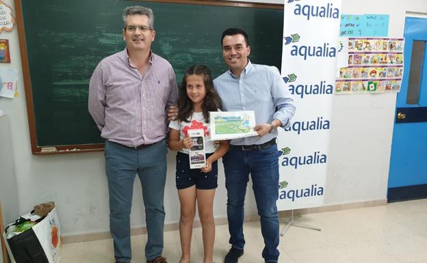 La quintanense Eva Hidalgo, finalista del certamen de dibujo de Aqualia por su colorida creación artística