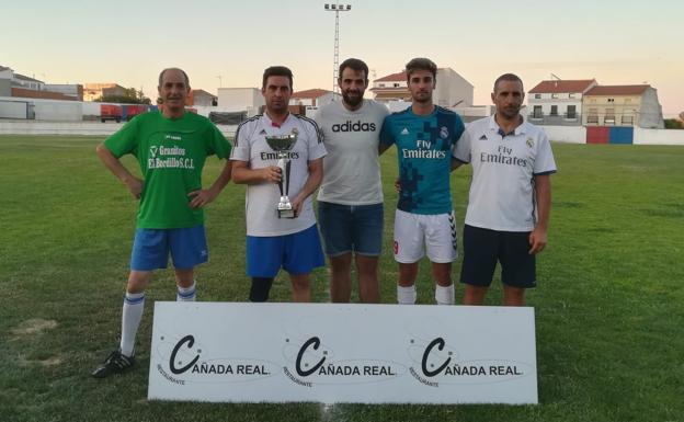 Los 'madridistas', con dos victorias, ganaron el torneo interpeñas 'La Amistad'