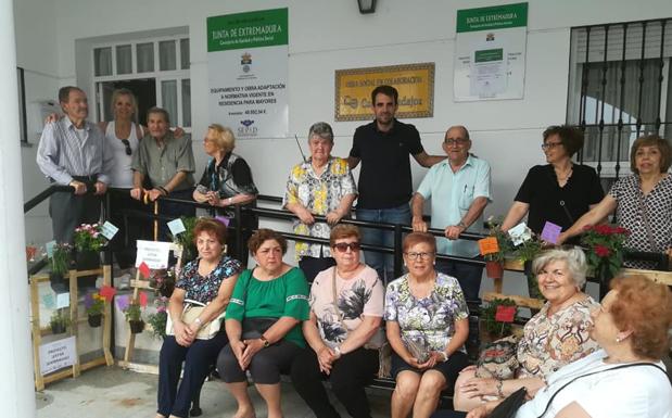 La Asociación de Mujeres de Quintana construyó un jardín vertical dentro del proyecto 'Estar sembradas'
