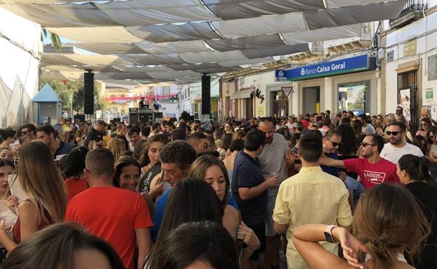 Las calles de la localidad vivieron un multitudinario sábado de Feria en el mediodía y por la noche