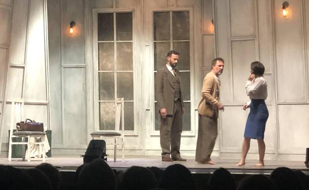 «Vivir con miedo a encontrarse consigo mismo»: La actuación soberbia del elenco de 'El otro' levantó al público de sus butacas