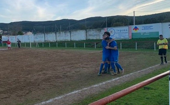 La octava victoria consecutiva del CD Quintana ante Valdecaballeros los sitúa cuartos en la tabla (0-3)