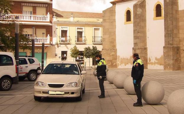 La Policía Local de Quintana actúa para que los vecinos cumplan las normas y se queden en casa