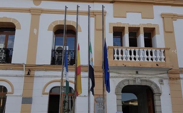 El Ayuntamiento de Quintana decreta luto oficial por las víctimas del Covid-19