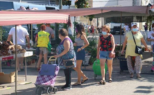 El primer día de mercadillo transcurre con normalidad