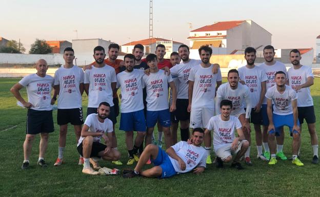 'Nunca dejes de creer' el lema de las camisetas que ya lucen lo jugadores del CD Quintana