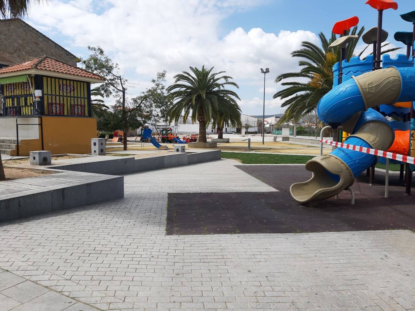 Los parques infantiles continuarán cerrados hasta nueva orden
