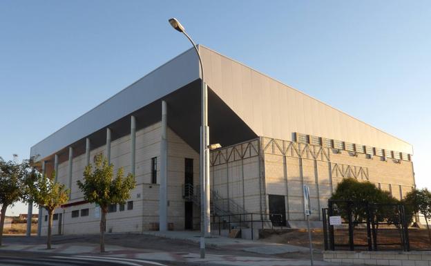 Concluyen las obras de la cubierta del pabellón municipal