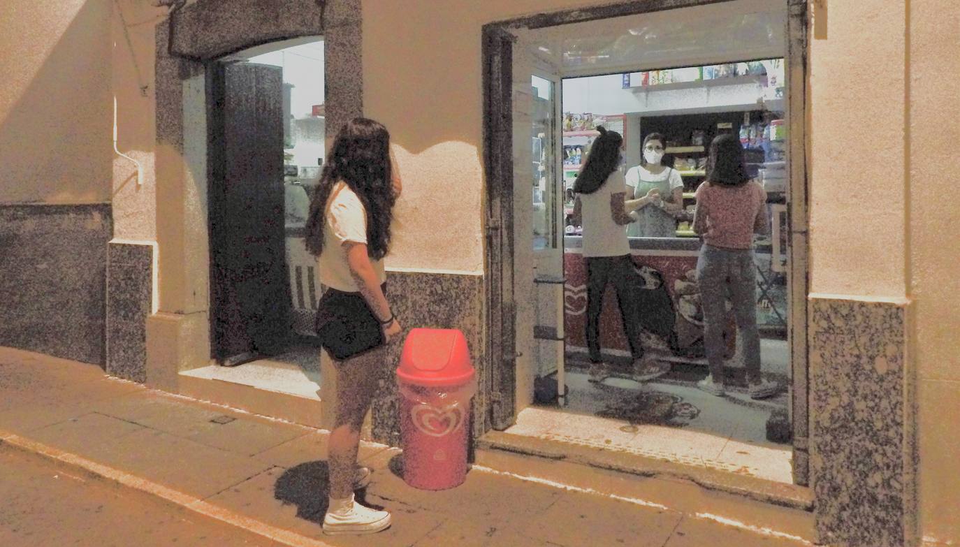 Los comercios locales vuelven a la actividad tras su cierre voluntario