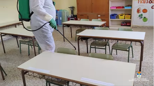 Se refuerzan las tareas de desinfección y limpieza en los centros educativos de la localidad