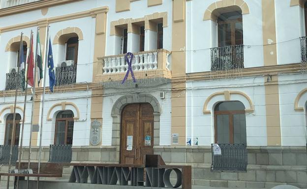 Bailes y lectura del manifiesto para conmemorar el Día contra la Violencia Machista en la localidad