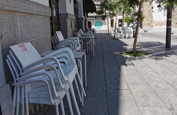Los bares y restaurantes de la localidad tendrán que cerrar hoy, día de Nochebuena, desde las 18 hasta las 20 horas
