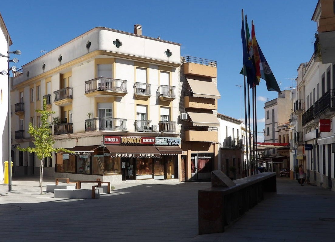 Los comercios de la localidad vuelven a abrir sus puertas con limitaciones