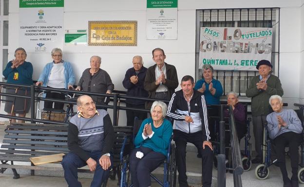 Los usuarios de la residencia de mayores vuelven a ver la calle después de un año
