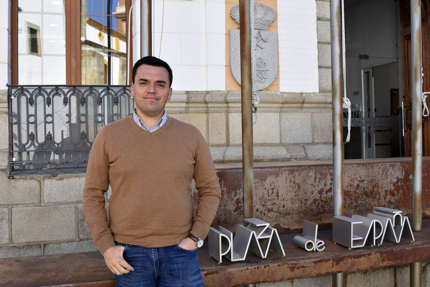 «La vacunación está siendo lenta porque no llega el número necesario de dosis»