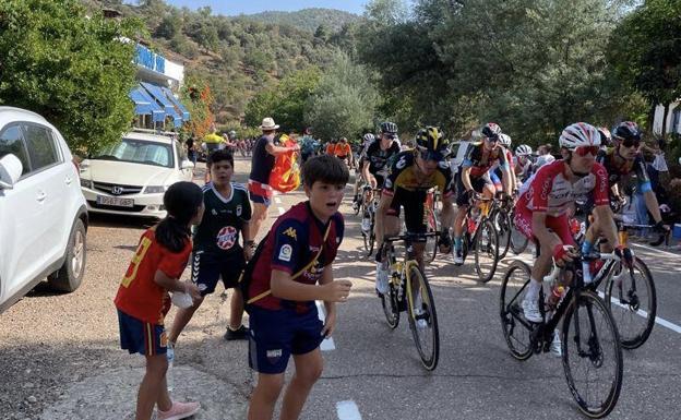 Decenas de quintanenses vieron pasar la Vuelta Ciclista por la región