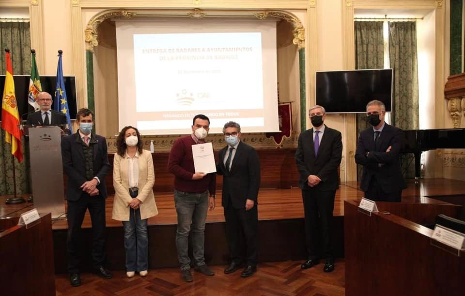 Quintana recibe de la Diputación un radar móvil para controlar el exceso de velocidad en la localidad