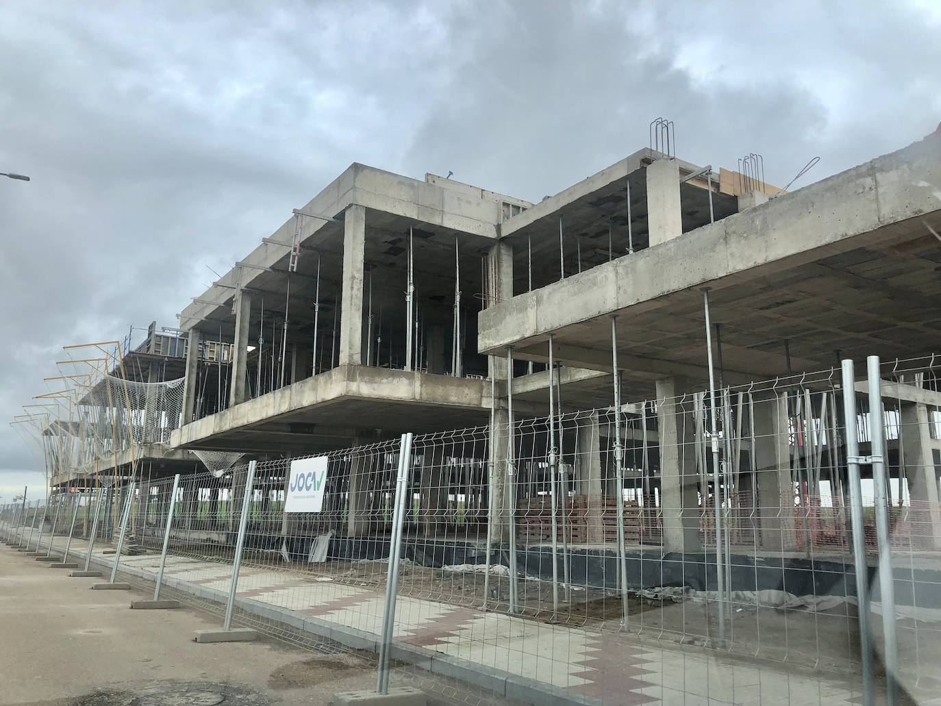 Las obras del nuevo colegio marchan a buen ritmo a punto de concluir la estructura del edificio