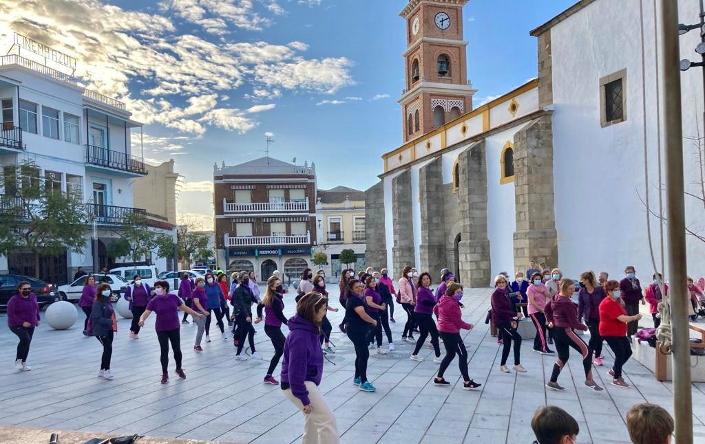 La mujeres de Quintana se unieron en una marcha violeta 'por sus derechos' el 8 de marzo