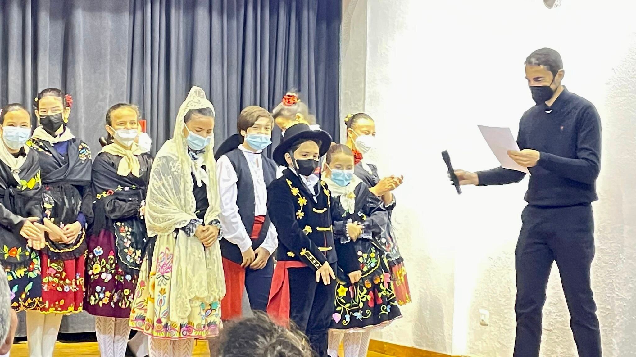 El colegio celebra el Día Escolar de Extremadura con un 'Sí quiero' muy tradicional