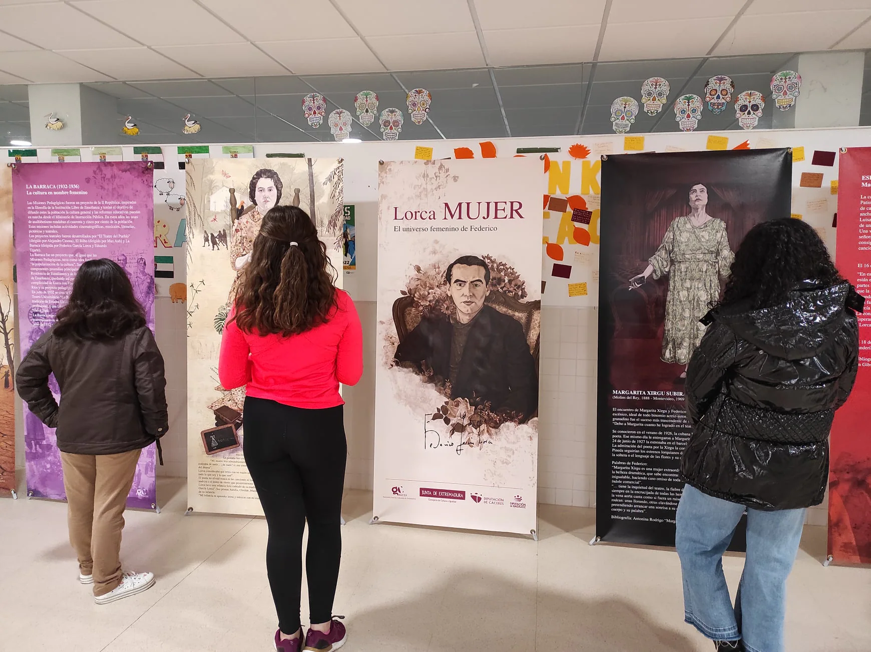 La exposición 'Lorca Mujer' recala en el IES Quintana